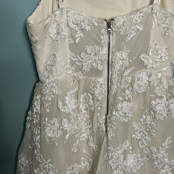 ALICE+OLIVIA Rora Lace Overlay Pouf Mini Cocktail dress in Ivory - Picture 11 of 12